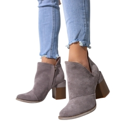 Botki Z Wycięciem Na Słupku...